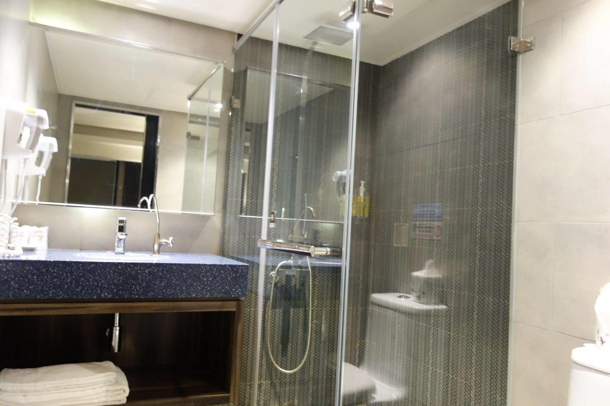 The Cloud Hotel Каосюн Екстериор снимка